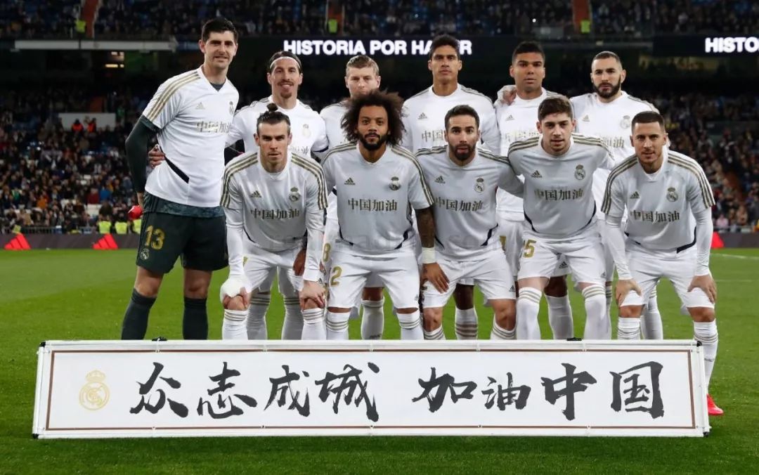 是篮球场上 是篮球场上