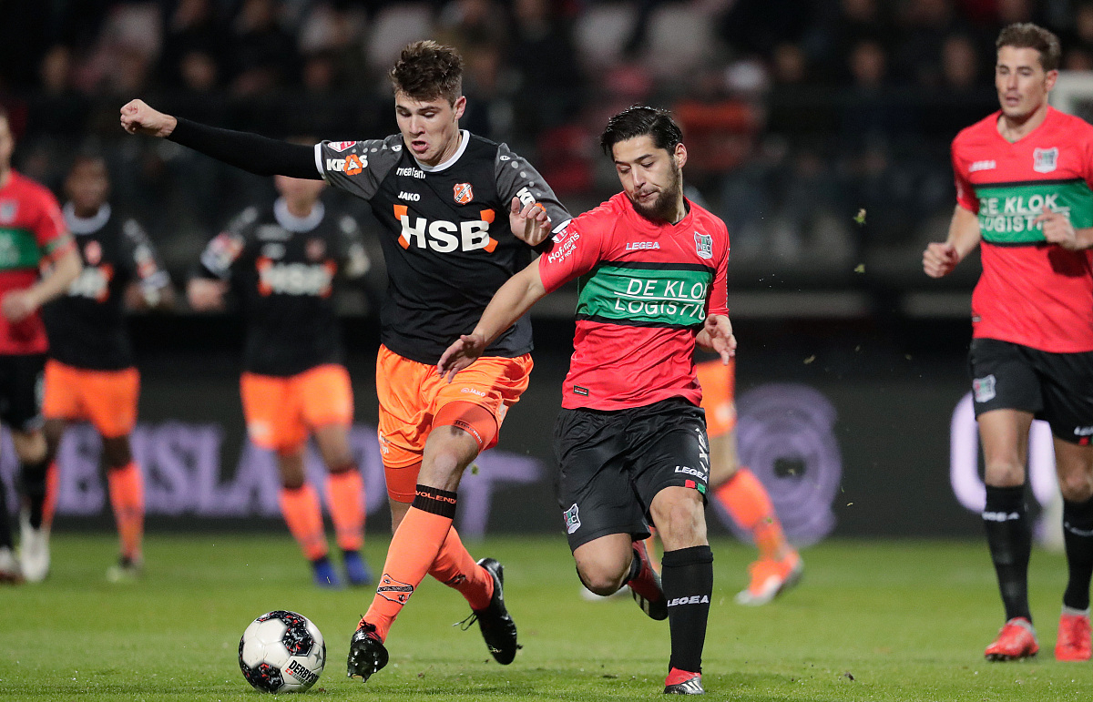 维尼修斯4次为皇马主罚点球全中，且均在2024年